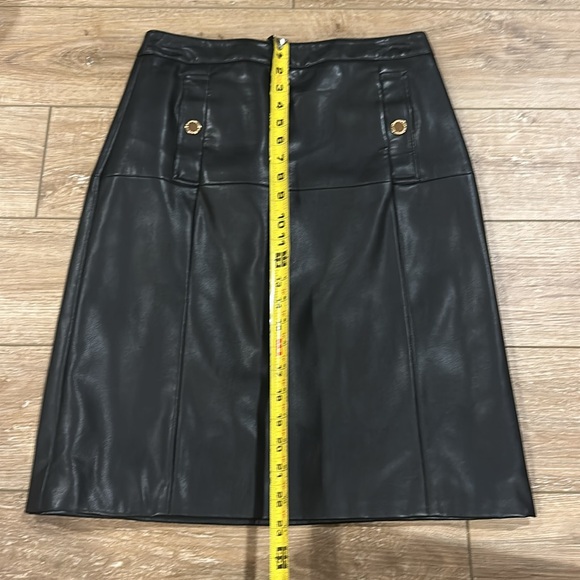 Liz Claiborne Career Faux Leather Skirt Size 4P - Picture 7 of 8